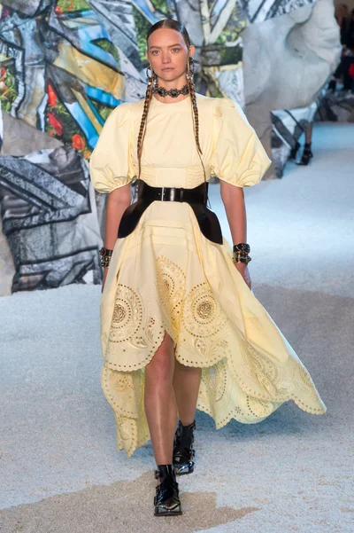 Look 25